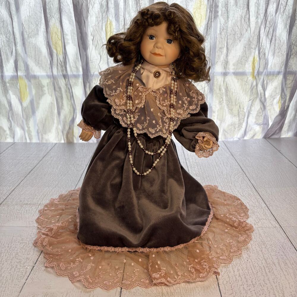 Boyds Yesterdays Amy Porcelain Doll Vintage